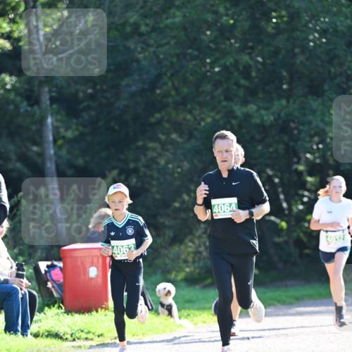 27.09.2026 - 35. Volkslauf durch das schöne Alstertal Dr. Thomas Lammeyer http://msf.ph/oto/10568025 27.09.2026 10:50:26 Laufen 4063, 4064, 4032 meine-sportfotos.de