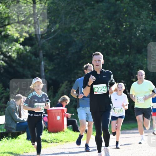 27.09.2026 - 35. Volkslauf durch das schöne Alstertal Dr. Thomas Lammeyer http://msf.ph/oto/10568034 27.09.2026 10:50:28 Laufen 63, 4064, 4032 meine-sportfotos.de