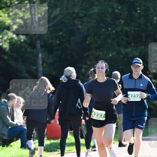 27.09.2026 - 35. Volkslauf durch das schöne Alstertal Dr. Thomas Lammeyer http://msf.ph/oto/10568171 27.09.2026 10:51:12 Laufen 4232, 4227 meine-sportfotos.de