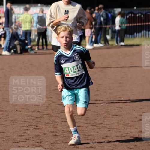 27.09.2026 - 35. Volkslauf durch das schöne Alstertal Strokosch-Dieckow http://msf.ph/oto/10568761 27.09.2026 11:00:55 Ziel 4040, 4042, 4115 meine-sportfotos.de