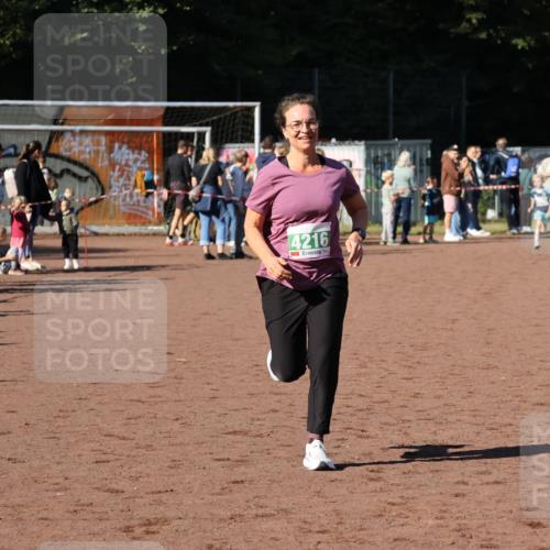 27.09.2026 - 35. Volkslauf durch das schöne Alstertal Strokosch-Dieckow http://msf.ph/oto/10568793 27.09.2026 11:00:44 Ziel 4216 meine-sportfotos.de