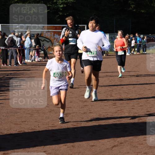 27.09.2026 - 35. Volkslauf durch das schöne Alstertal Strokosch-Dieckow http://msf.ph/oto/10568863 27.09.2026 11:00:25 Ziel 4039, 4041, 4080, 4093, 4095, 4153, 4161, 4179 meine-sportfotos.de