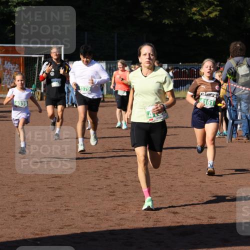 27.09.2026 - 35. Volkslauf durch das schöne Alstertal Strokosch-Dieckow http://msf.ph/oto/10568903 27.09.2026 11:00:23 Ziel 4039, 4041, 4080, 4093, 4095, 4153, 4161, 4179 meine-sportfotos.de