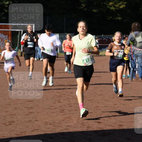 27.09.2026 - 35. Volkslauf durch das schöne Alstertal Strokosch-Dieckow http://msf.ph/oto/10568906 27.09.2026 11:00:22 Ziel 4039, 4041, 4080, 4093, 4095, 4153, 4161, 4179 meine-sportfotos.de