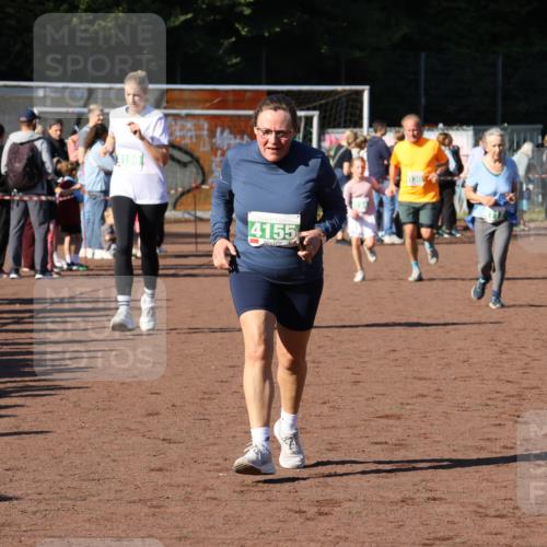 27.09.2026 - 35. Volkslauf durch das schöne Alstertal Strokosch-Dieckow http://msf.ph/oto/10569078 27.09.2026 10:59:49 Ziel 4117, 4130, 4134, 4155, 4159, 4160 meine-sportfotos.de