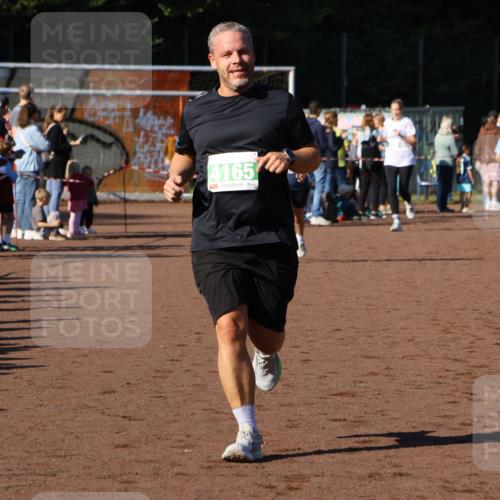 27.09.2026 - 35. Volkslauf durch das schöne Alstertal Strokosch-Dieckow http://msf.ph/oto/10569118 27.09.2026 10:59:42 Ziel 4155, 4165, 4235 meine-sportfotos.de