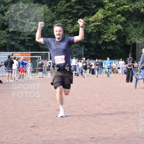 27.09.2026 - 35. Volkslauf durch das schöne Alstertal Strokosch-Dieckow http://msf.ph/oto/10570579 27.09.2026 12:18:07 Ziel 1609, 1619, 2962 meine-sportfotos.de