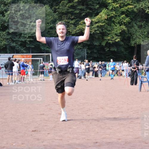 27.09.2026 - 35. Volkslauf durch das schöne Alstertal Strokosch-Dieckow http://msf.ph/oto/10570584 27.09.2026 12:18:07 Ziel 1609, 1619, 2962 meine-sportfotos.de