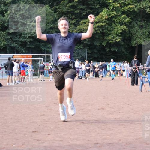 27.09.2026 - 35. Volkslauf durch das schöne Alstertal Strokosch-Dieckow http://msf.ph/oto/10570589 27.09.2026 12:18:07 Ziel 1609, 1619, 2962 meine-sportfotos.de