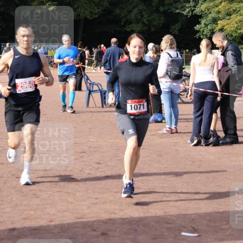 27.09.2026 - 35. Volkslauf durch das schöne Alstertal Strokosch-Dieckow http://msf.ph/oto/10570617 27.09.2026 12:18:17 Ziel 1071, 2405, 2960 meine-sportfotos.de