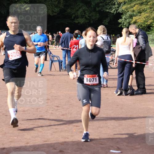 27.09.2026 - 35. Volkslauf durch das schöne Alstertal Strokosch-Dieckow http://msf.ph/oto/10570632 27.09.2026 12:18:17 Ziel 1071, 2405, 2960 meine-sportfotos.de