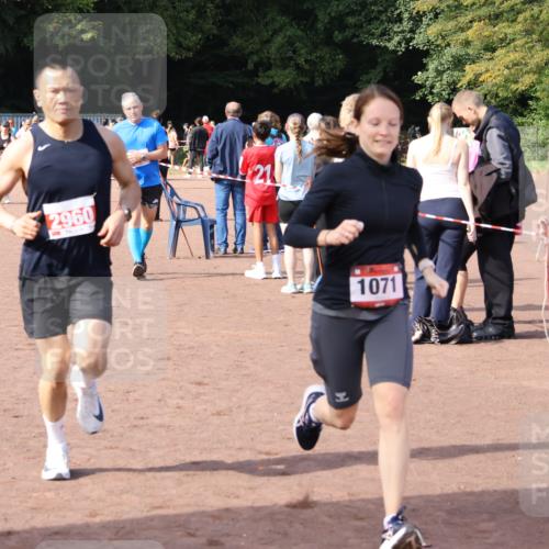 27.09.2026 - 35. Volkslauf durch das schöne Alstertal Strokosch-Dieckow http://msf.ph/oto/10570644 27.09.2026 12:18:18 Ziel 1071, 2405, 2960 meine-sportfotos.de