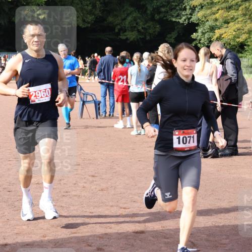 27.09.2026 - 35. Volkslauf durch das schöne Alstertal Strokosch-Dieckow http://msf.ph/oto/10570649 27.09.2026 12:18:18 Ziel 1071, 2405, 2960 meine-sportfotos.de