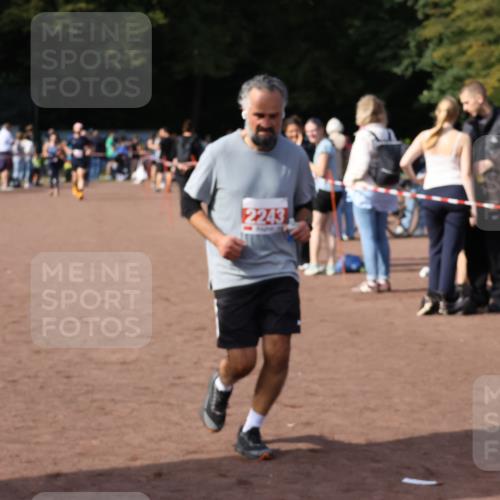 27.09.2026 - 35. Volkslauf durch das schöne Alstertal Strokosch-Dieckow http://msf.ph/oto/10570724 27.09.2026 12:18:30 Ziel 1082, 2243 meine-sportfotos.de