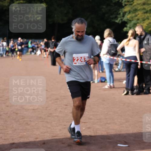 27.09.2026 - 35. Volkslauf durch das schöne Alstertal Strokosch-Dieckow http://msf.ph/oto/10570731 27.09.2026 12:18:31 Ziel 1082, 2243 meine-sportfotos.de