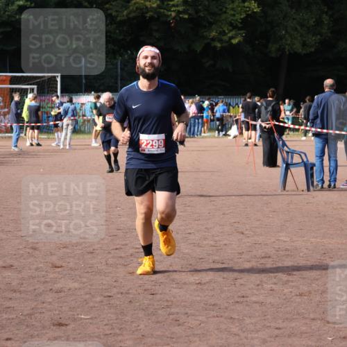 27.09.2026 - 35. Volkslauf durch das schöne Alstertal Strokosch-Dieckow http://msf.ph/oto/10570771 27.09.2026 12:18:41 Ziel 1057, 1629, 2299 meine-sportfotos.de