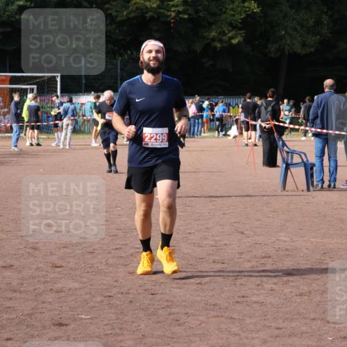 27.09.2026 - 35. Volkslauf durch das schöne Alstertal Strokosch-Dieckow http://msf.ph/oto/10570776 27.09.2026 12:18:41 Ziel 1057, 1629, 2299 meine-sportfotos.de