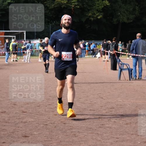 27.09.2026 - 35. Volkslauf durch das schöne Alstertal Strokosch-Dieckow http://msf.ph/oto/10570780 27.09.2026 12:18:41 Ziel 1057, 1629, 2299 meine-sportfotos.de
