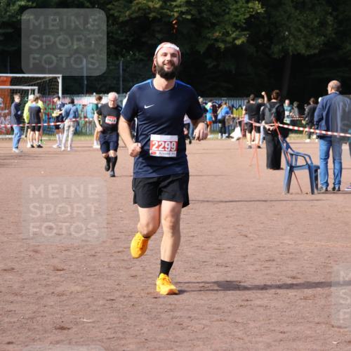 27.09.2026 - 35. Volkslauf durch das schöne Alstertal Strokosch-Dieckow http://msf.ph/oto/10570789 27.09.2026 12:18:41 Ziel 1057, 1629, 2299 meine-sportfotos.de