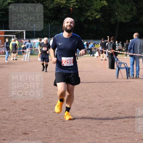 27.09.2026 - 35. Volkslauf durch das schöne Alstertal Strokosch-Dieckow http://msf.ph/oto/10570794 27.09.2026 12:18:41 Ziel 1057, 1629, 2299 meine-sportfotos.de