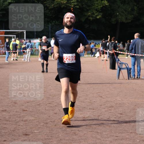 27.09.2026 - 35. Volkslauf durch das schöne Alstertal Strokosch-Dieckow http://msf.ph/oto/10570804 27.09.2026 12:18:41 Ziel 1057, 1629, 2299 meine-sportfotos.de