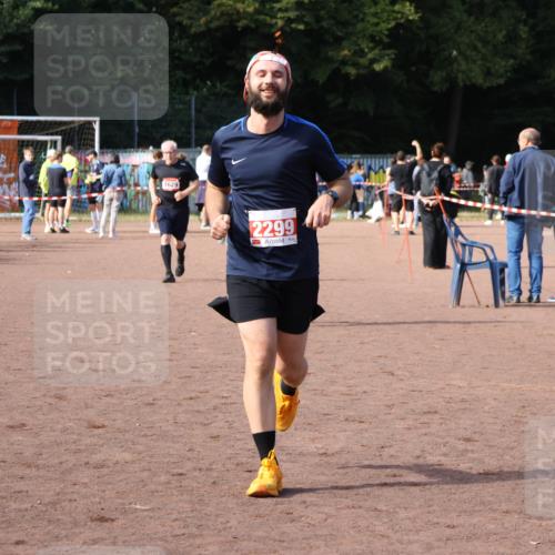 27.09.2026 - 35. Volkslauf durch das schöne Alstertal Strokosch-Dieckow http://msf.ph/oto/10570809 27.09.2026 12:18:41 Ziel 1057, 1629, 2299 meine-sportfotos.de