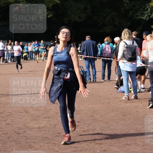 27.09.2026 - 35. Volkslauf durch das schöne Alstertal Strokosch-Dieckow http://msf.ph/oto/10570818 27.09.2026 12:18:45 Ziel 1057, 1629, 2299 meine-sportfotos.de