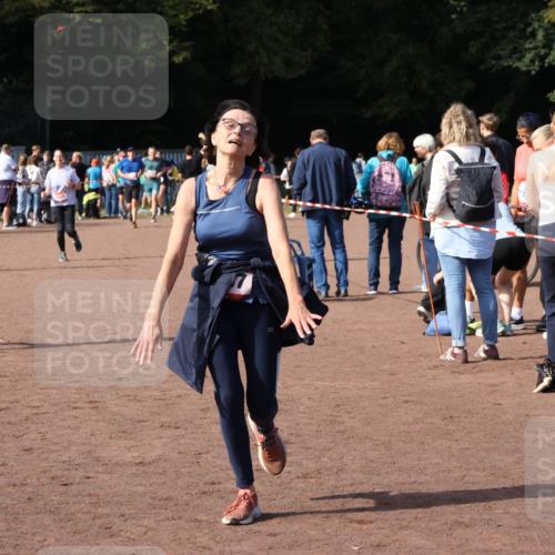 27.09.2026 - 35. Volkslauf durch das schöne Alstertal Strokosch-Dieckow http://msf.ph/oto/10570823 27.09.2026 12:18:45 Ziel 1057, 1629, 2299 meine-sportfotos.de