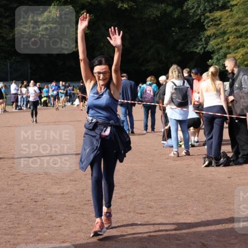 27.09.2026 - 35. Volkslauf durch das schöne Alstertal Strokosch-Dieckow http://msf.ph/oto/10570831 27.09.2026 12:18:46 Ziel 1057, 1629, 2299 meine-sportfotos.de