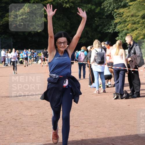 27.09.2026 - 35. Volkslauf durch das schöne Alstertal Strokosch-Dieckow http://msf.ph/oto/10570858 27.09.2026 12:18:46 Ziel 1057, 1629, 2299 meine-sportfotos.de
