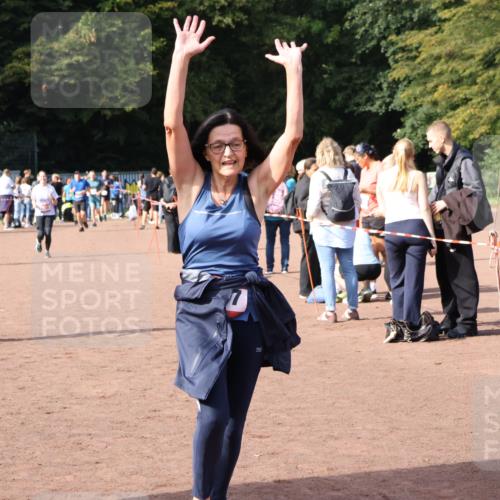 27.09.2026 - 35. Volkslauf durch das schöne Alstertal Strokosch-Dieckow http://msf.ph/oto/10570872 27.09.2026 12:18:47 Ziel 1057, 1629 meine-sportfotos.de