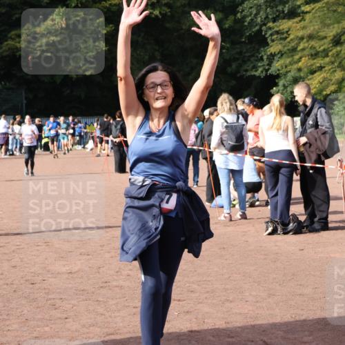 27.09.2026 - 35. Volkslauf durch das schöne Alstertal Strokosch-Dieckow http://msf.ph/oto/10570877 27.09.2026 12:18:47 Ziel 1057, 1629 meine-sportfotos.de