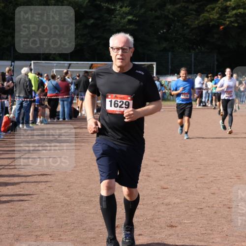 27.09.2026 - 35. Volkslauf durch das schöne Alstertal Strokosch-Dieckow http://msf.ph/oto/10570913 27.09.2026 12:18:49 Ziel 1055, 1057, 1629, 1716 meine-sportfotos.de