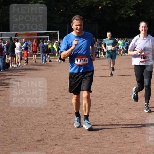 27.09.2026 - 35. Volkslauf durch das schöne Alstertal Strokosch-Dieckow http://msf.ph/oto/10570949 27.09.2026 12:18:55 Ziel 1055, 1716, 2153, 2493, 2964 meine-sportfotos.de