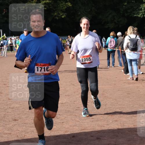27.09.2026 - 35. Volkslauf durch das schöne Alstertal Strokosch-Dieckow http://msf.ph/oto/10570980 27.09.2026 12:18:56 Ziel 1055, 1716, 2153, 2493, 2964 meine-sportfotos.de
