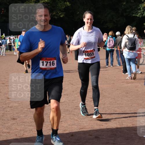 27.09.2026 - 35. Volkslauf durch das schöne Alstertal Strokosch-Dieckow http://msf.ph/oto/10570990 27.09.2026 12:18:56 Ziel 1055, 1716, 2153, 2493, 2964 meine-sportfotos.de