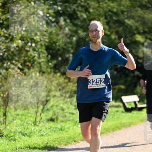 27.09.2026 - 35. Volkslauf durch das schöne Alstertal Dr. Thomas Lammeyer http://msf.ph/oto/10571008 27.09.2026 11:16:36 Laufen 3252 meine-sportfotos.de
