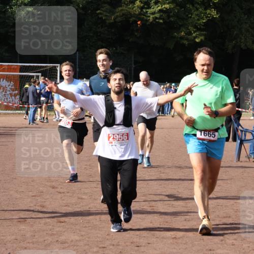 27.09.2026 - 35. Volkslauf durch das schöne Alstertal Strokosch-Dieckow http://msf.ph/oto/10571167 27.09.2026 12:19:12 Ziel 1580, 1627, 1665, 2283, 2454, 2956 meine-sportfotos.de