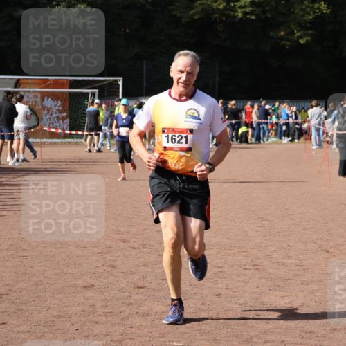 27.09.2026 - 35. Volkslauf durch das schöne Alstertal Strokosch-Dieckow http://msf.ph/oto/10571264 27.09.2026 12:19:22 Ziel 1621, 2007, 2507 meine-sportfotos.de
