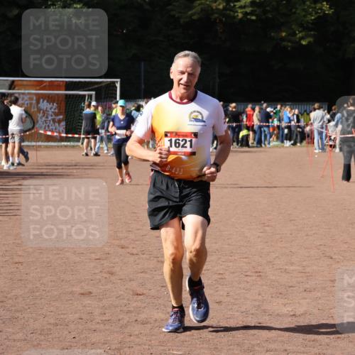 27.09.2026 - 35. Volkslauf durch das schöne Alstertal Strokosch-Dieckow http://msf.ph/oto/10571269 27.09.2026 12:19:22 Ziel 1621, 2007, 2507 meine-sportfotos.de