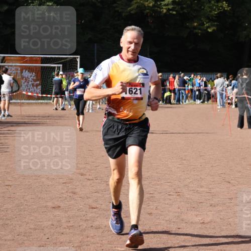 27.09.2026 - 35. Volkslauf durch das schöne Alstertal Strokosch-Dieckow http://msf.ph/oto/10571279 27.09.2026 12:19:22 Ziel 1621, 2007, 2507 meine-sportfotos.de