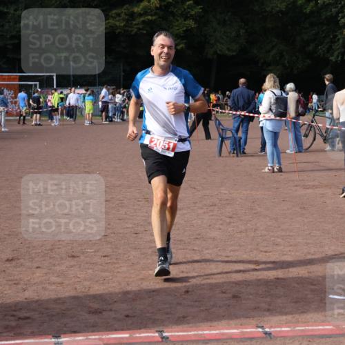 27.09.2026 - 35. Volkslauf durch das schöne Alstertal Strokosch-Dieckow http://msf.ph/oto/10571586 27.09.2026 12:19:57 Ziel 2051 meine-sportfotos.de