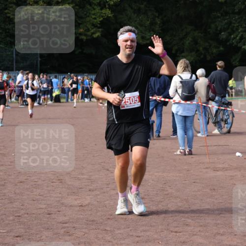 27.09.2026 - 35. Volkslauf durch das schöne Alstertal Strokosch-Dieckow http://msf.ph/oto/10571678 27.09.2026 12:20:15 Ziel 2313, 2426, 2505 meine-sportfotos.de