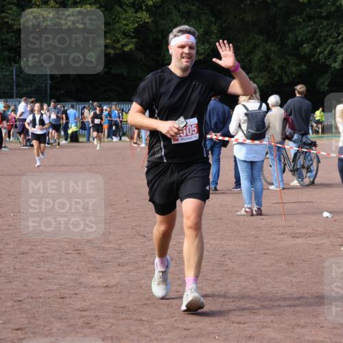 27.09.2026 - 35. Volkslauf durch das schöne Alstertal Strokosch-Dieckow http://msf.ph/oto/10571688 27.09.2026 12:20:16 Ziel 1901, 2313, 2426, 2505 meine-sportfotos.de