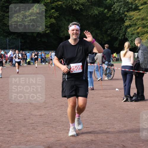 27.09.2026 - 35. Volkslauf durch das schöne Alstertal Strokosch-Dieckow http://msf.ph/oto/10571701 27.09.2026 12:20:16 Ziel 1901, 2313, 2426, 2505 meine-sportfotos.de