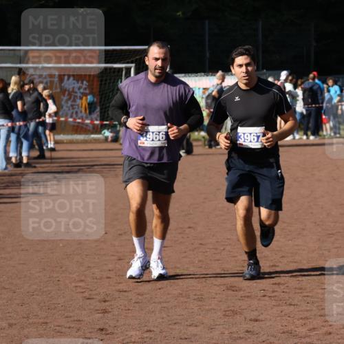 27.09.2026 - 35. Volkslauf durch das schöne Alstertal Strokosch-Dieckow http://msf.ph/oto/10571719 27.09.2026 11:21:15 Ziel 3966, 3967 meine-sportfotos.de