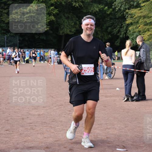 27.09.2026 - 35. Volkslauf durch das schöne Alstertal Strokosch-Dieckow http://msf.ph/oto/10571724 27.09.2026 12:20:16 Ziel 1901, 2313, 2426, 2505 meine-sportfotos.de