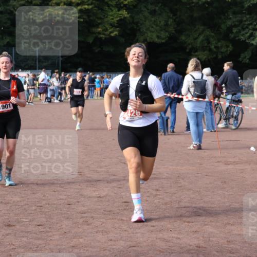 27.09.2026 - 35. Volkslauf durch das schöne Alstertal Strokosch-Dieckow http://msf.ph/oto/10571742 27.09.2026 12:20:22 Ziel 1901, 2240, 2413, 2426 meine-sportfotos.de