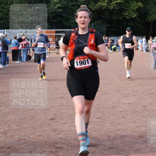27.09.2026 - 35. Volkslauf durch das schöne Alstertal Strokosch-Dieckow http://msf.ph/oto/10571776 27.09.2026 12:20:25 Ziel 1901, 2240, 2413, 2426 meine-sportfotos.de