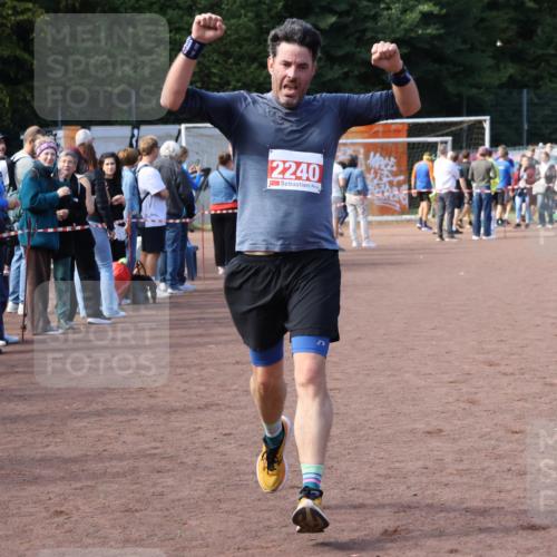 27.09.2026 - 35. Volkslauf durch das schöne Alstertal Strokosch-Dieckow http://msf.ph/oto/10571799 27.09.2026 12:20:27 Ziel 1901, 2240, 2413, 2426 meine-sportfotos.de